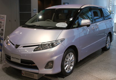 2008_Toyota_Estima_01.jpg